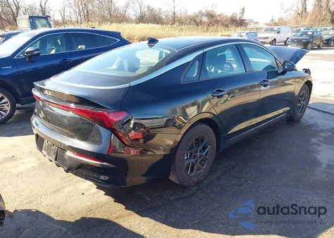 2025 Kia K5 Lxs z USA, uszkodzony, nr VIN KNAG24J71S5286861